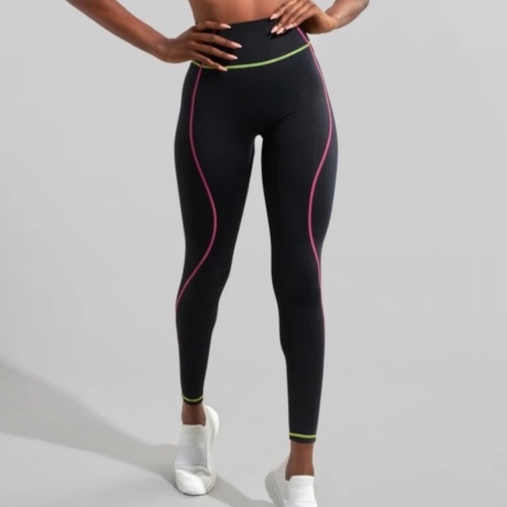 NWT BuffBunny Loch Ness legging onyx black / multi - size Medium